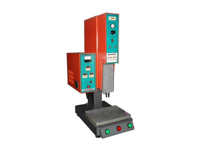 Ultrasonic plastic welding machine